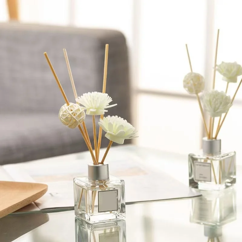 10本入りアロマディフューザースティックと白いフォームフラワ - Aromatherapy Diffuser のレビューと価格